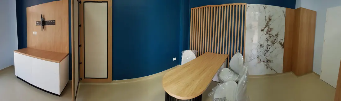 Sală albastră, riflaj lemn, masă ovală — mobilier comercial la comandă Fine Cut Furniture, Timișoara