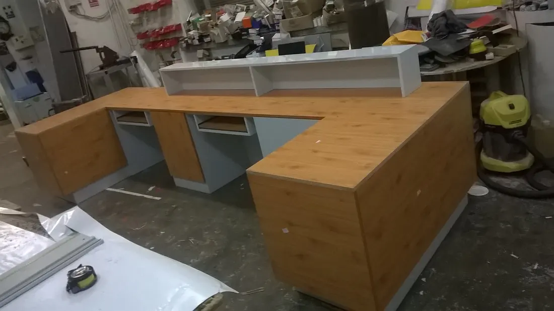 Recepție bambus cu corpuri gri — producție în atelierul propriu Fine Cut Furniture, Timișoara
