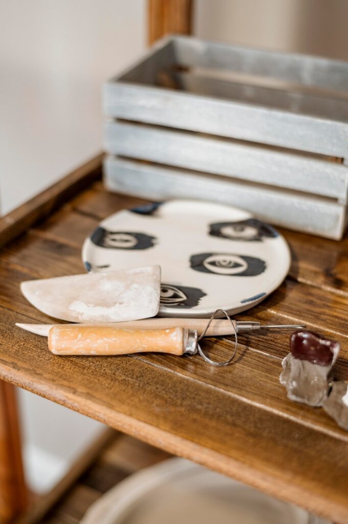 Blog 213 De ce merită să investim în mobilier cu finisaj manual