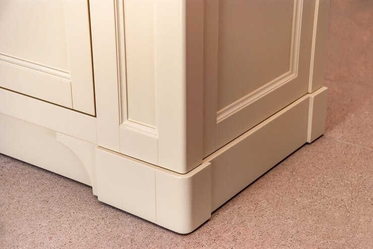 Acasă 56 Realizarea plintelor ascunse în mobilier custom