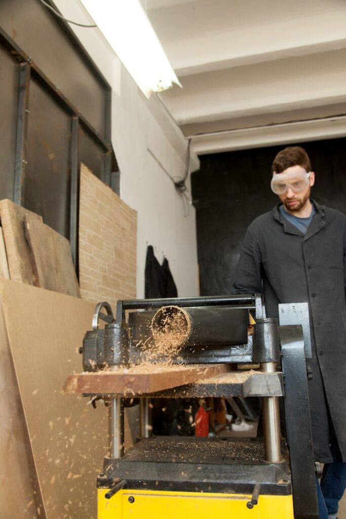 Blog 139 De ce folosim sistemele CNC pentru frezare decorativă