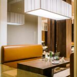 Mobilier comercial care integrează echipamente tehnice