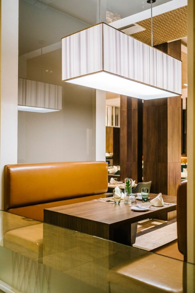 Blog 191 Mobilier comercial care integrează echipamente tehnice